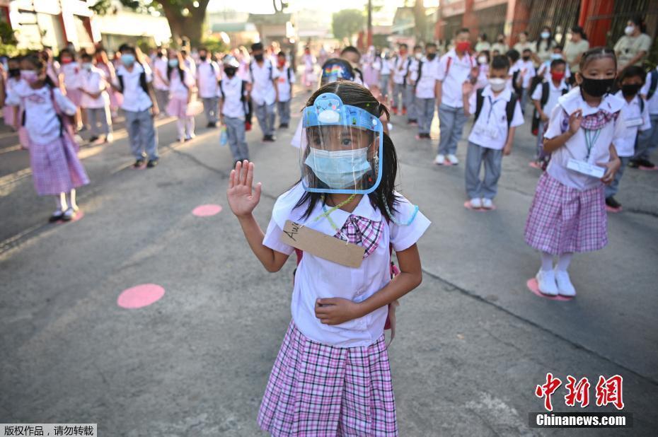 菲律宾首都学生重回校园 疫情后首次复课