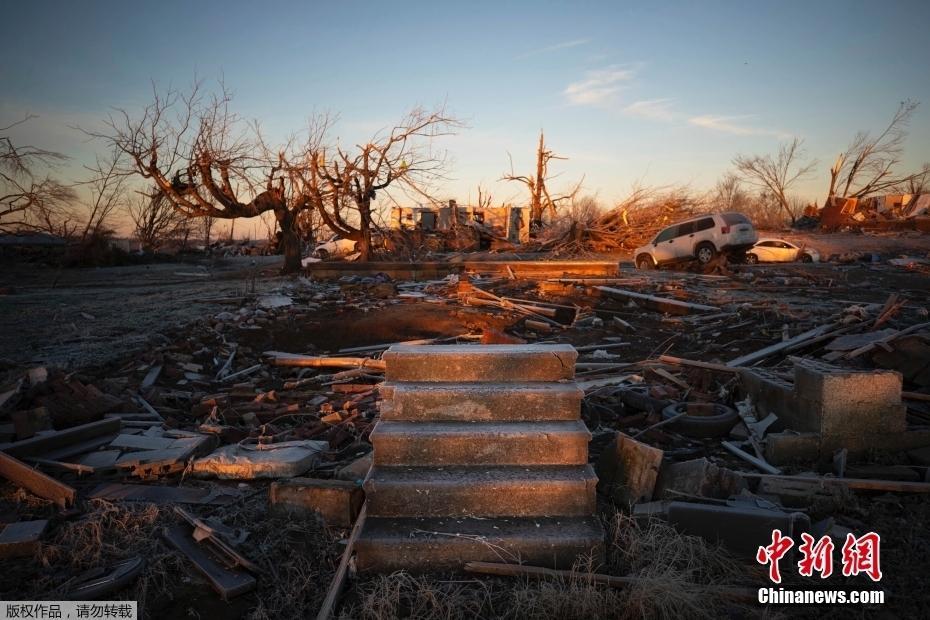 龍卷風(fēng)襲擊美國多州 建筑受損一片狼藉