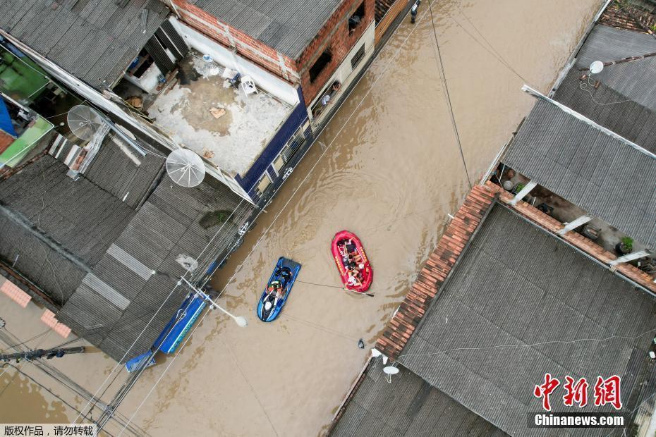 巴西巴伊亚州遇洪水 航拍水淹城镇