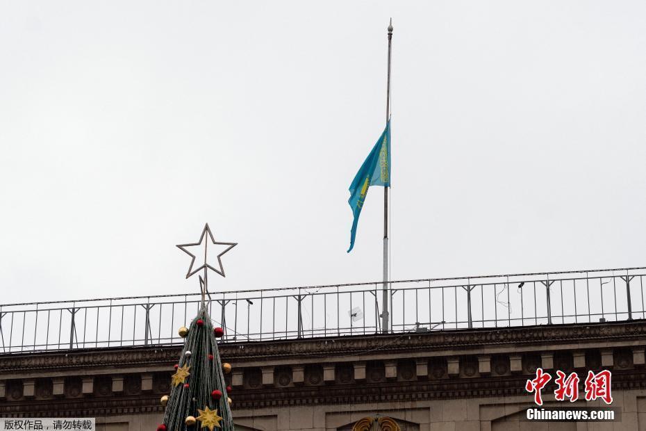 哈萨克斯坦降半旗悼念骚乱遇难者