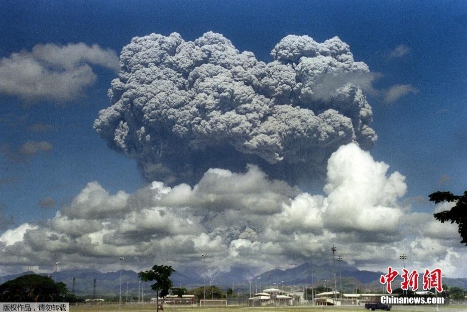 【圖刊】火山噴發(fā)“名場面” 危險與震撼并存