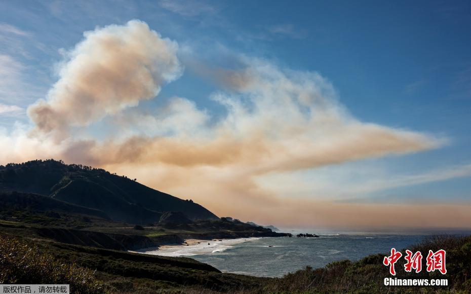 美國加州山火肆虐 滾滾濃煙沖天