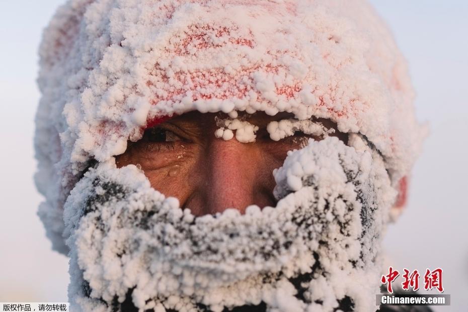 俄羅斯舉辦世界最冷馬拉松 選手被凍成“冰人”