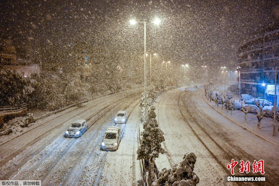 希腊遭遇暴风雪极端天气 致交通部分瘫痪