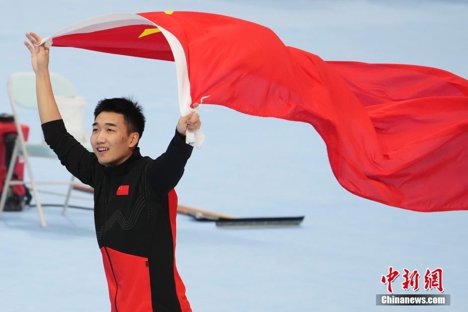 打破奥运纪录！高亭宇夺速度滑冰男子500米金牌
