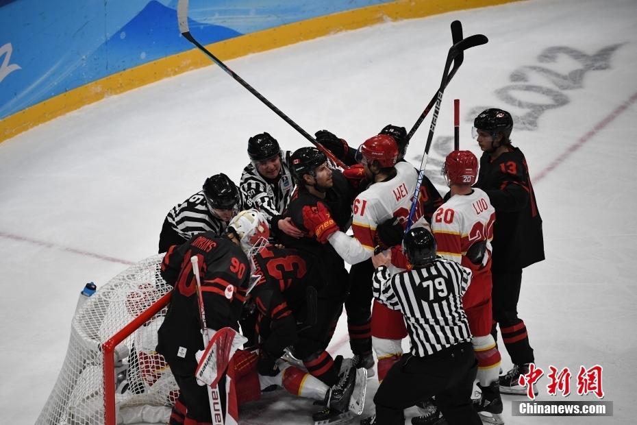 晋级赛负于加拿大队 中国队告别北京冬奥男子冰球赛场
