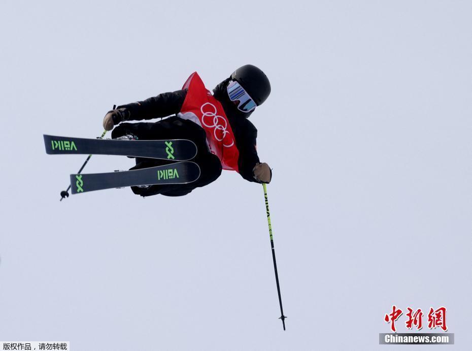 中国队三将携手晋级自由式滑雪女子U型场地技巧决赛