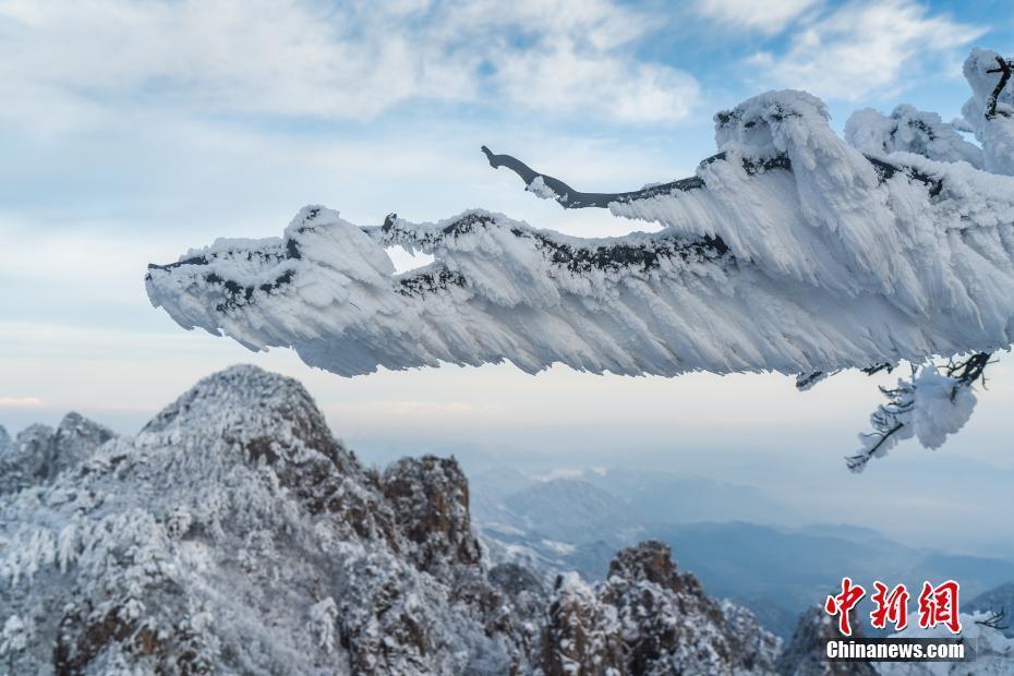 銀裝素裹 雪后黃山現(xiàn)壯美景色