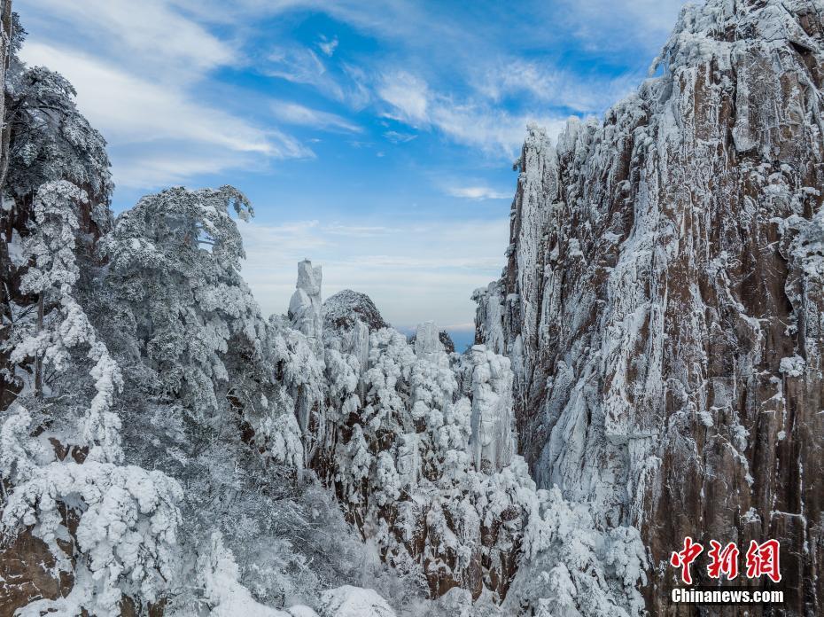 銀裝素裹 雪后黃山現(xiàn)壯美景色