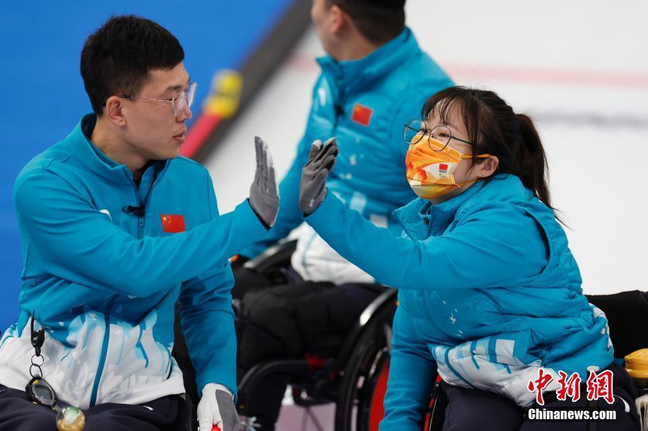 冬残奥会轮椅冰壶循环赛：中国队战胜美国队