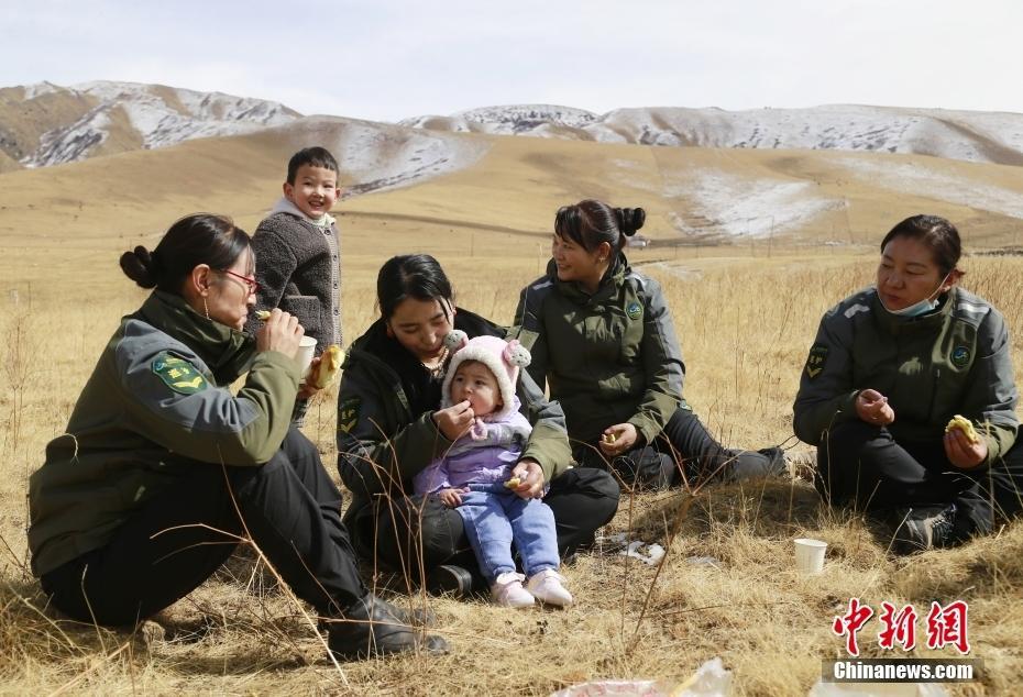 祁連山女子管護(hù)隊(duì) 用心守護(hù)家鄉(xiāng)的一草一木