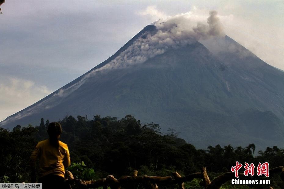 印尼默拉皮火山同月內(nèi)再次噴發(fā)