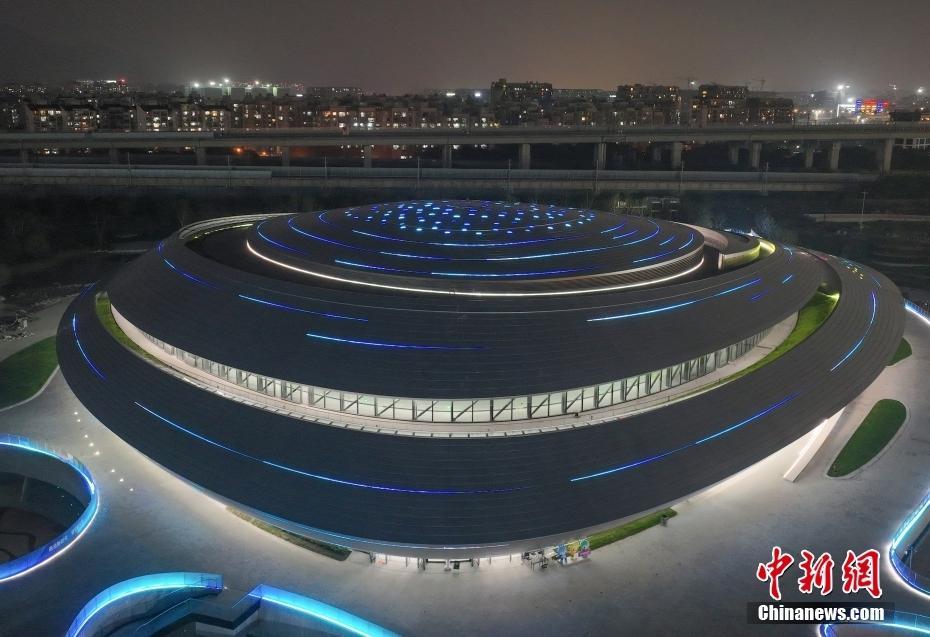 杭州亞運會電競場館夜景絢麗