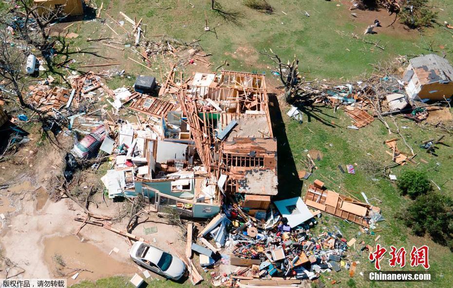 龍卷風襲擊美國堪薩斯州 數十座建筑被毀