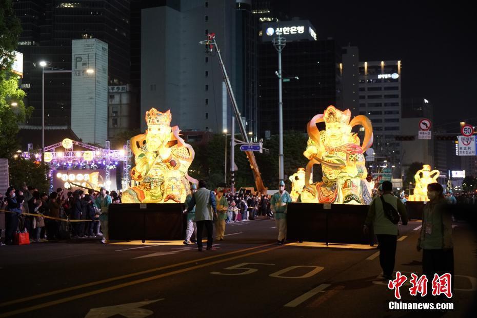 韓國首爾舉行“燃燈會”花燈游行