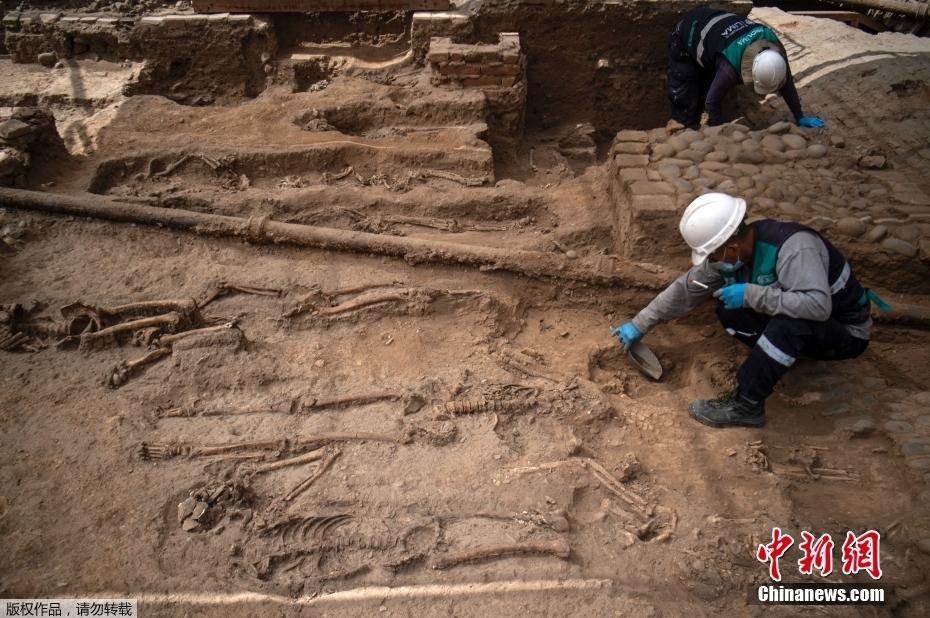 秘鲁考古学家发现殖民时期墓地