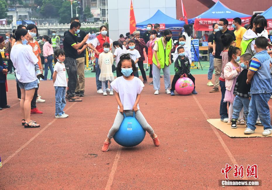 聚焦四川雅安震后生活：小城飄粽香 煙火氣漸歸