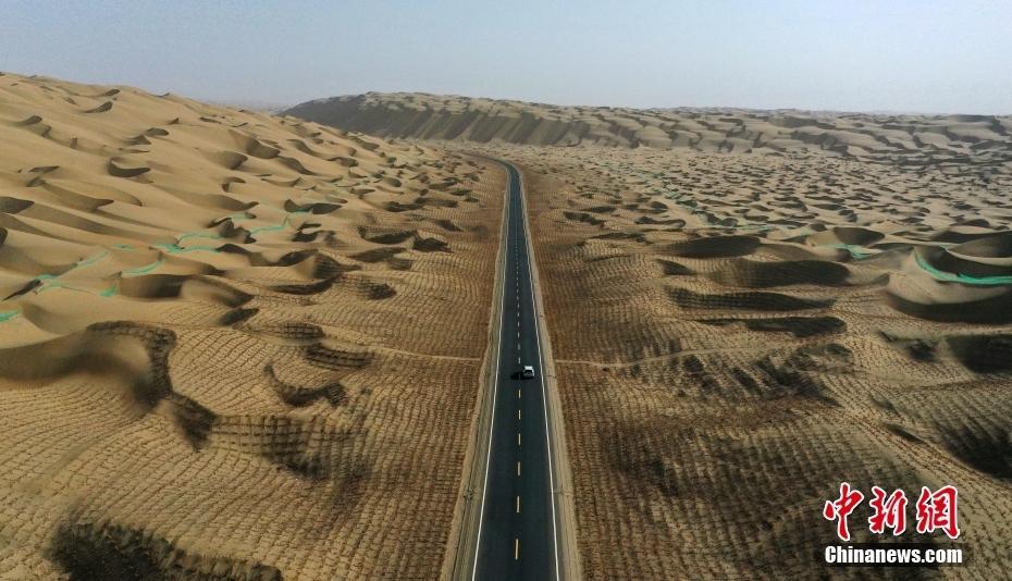 尉且沙漠公路即將通車 航拍沿途旖旎風光