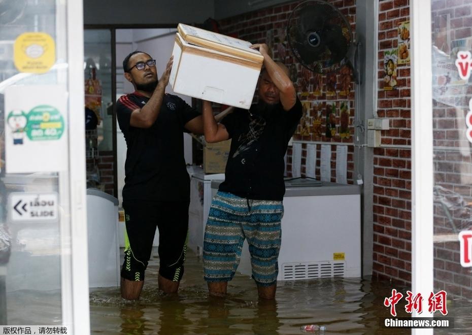 泰國曼谷遭遇數(shù)十年來最強(qiáng)降雨 城市內(nèi)澇嚴(yán)重