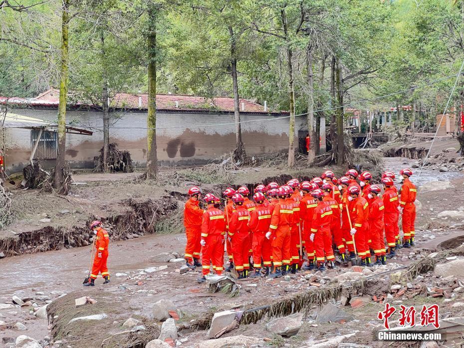 直擊青海大通山洪災(zāi)害 消防隊伍抵達現(xiàn)場展開救援