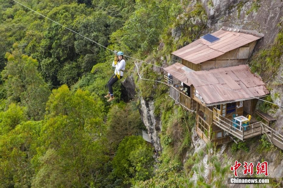 哥伦比亚“空中之家”旅馆：垂直悬崖上尽享别样美景