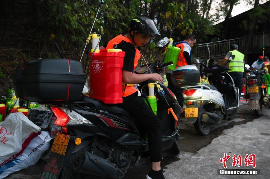 向火而行 直擊重慶北碚山火中的“逆行者”