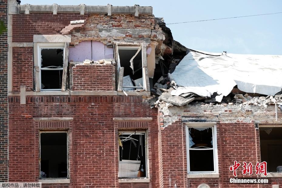 美国芝加哥一建筑发生爆炸致多人受伤 现场一片狼藉