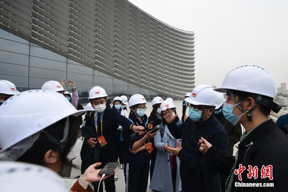 二十大新聞中心組織中外記者參訪活動