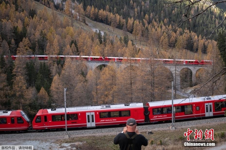 世界最長窄軌客運(yùn)列車創(chuàng)吉尼斯世界紀(jì)錄 由100節(jié)車廂組成