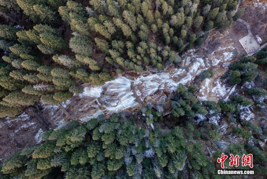 氣勢磅??！俯瞰中國海拔最高的鈣化瀑布——扎嘎瀑布