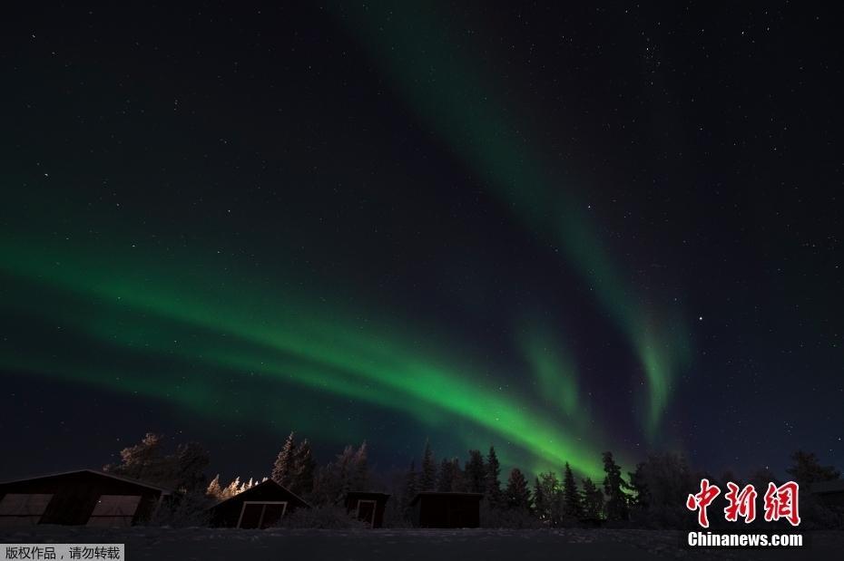 極光照亮瑞典夜空 宛如綠色游龍