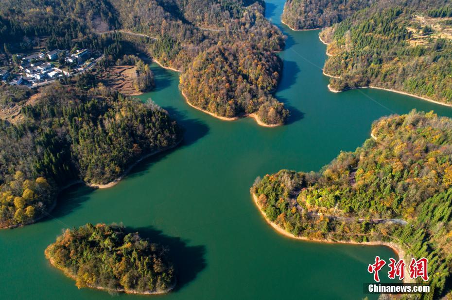 航拍貴州百里杜鵑湖：冬景如畫卷