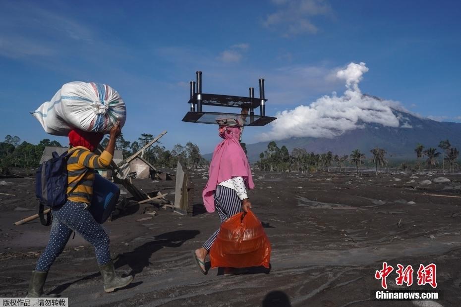 印尼塞梅魯火山持續噴發 居民打包家當撤離