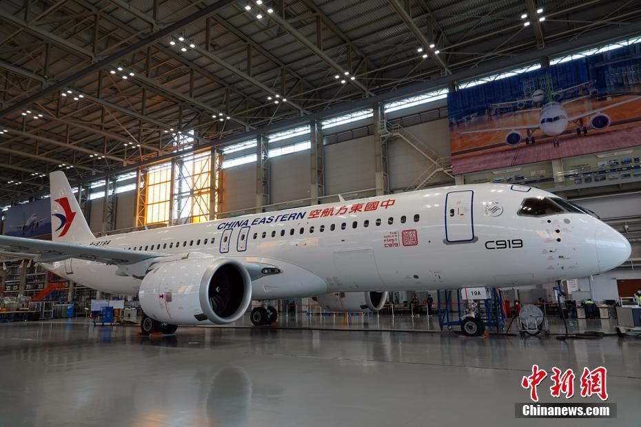 中國國產(chǎn)大型客機C919全球首架交付飛機正式交付用戶