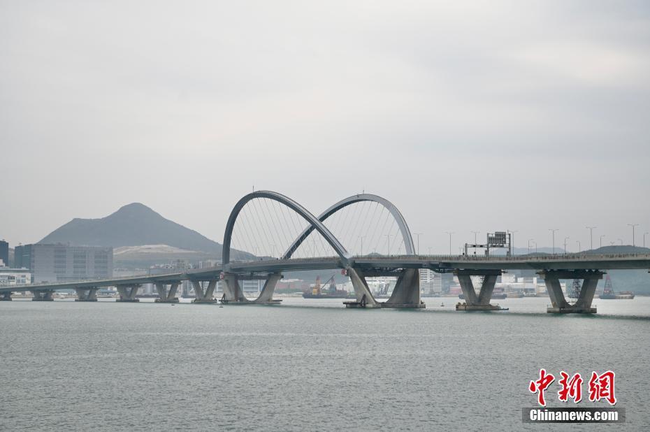 香港將藍(lán)隧道及將軍澳跨灣連接路正式通車(chē)