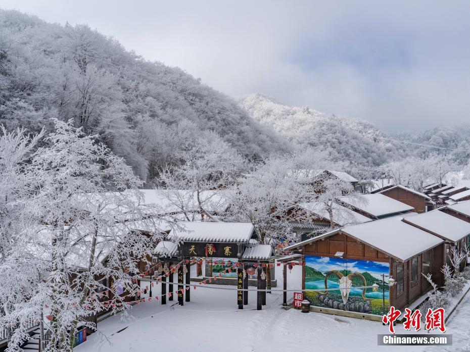 陜西寧強(qiáng)：雪飄漢江源 意趣十足