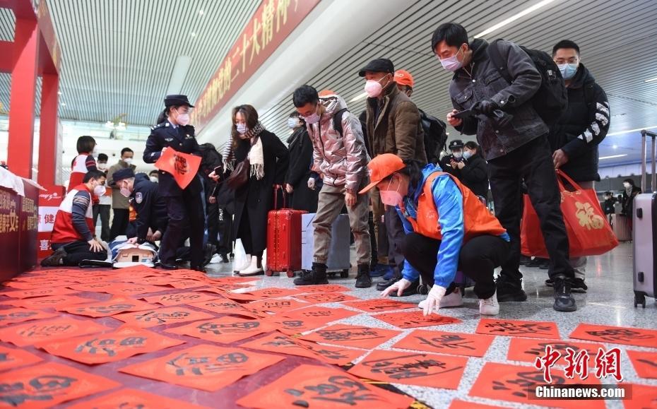 【圖刊】春運(yùn)首日 圖看回家路上的“關(guān)鍵詞”