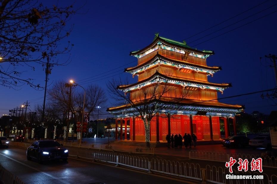 北京城亮灯迎新春