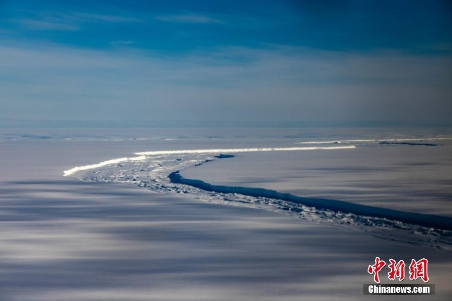 南极洲冰山脱落 面积接近英国伦敦