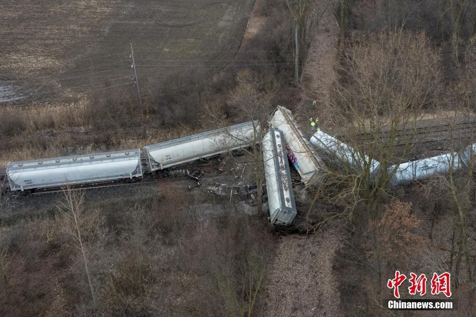 美國底特律郊外一列載有危險材料的火車脫軌