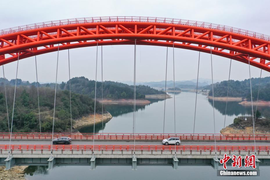 航拍貴州清鎮(zhèn)花魚洞大橋