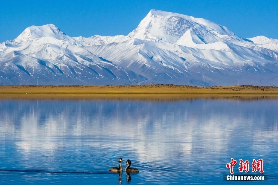 西藏纳木那尼峰壮观秀美 风景如画