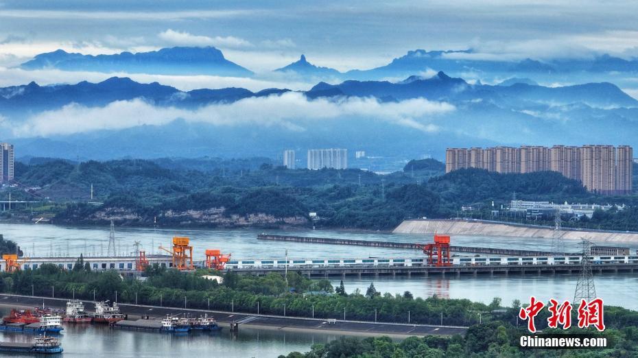 湖北宜昌雨后云霧氤氳 宛如潑墨山水畫