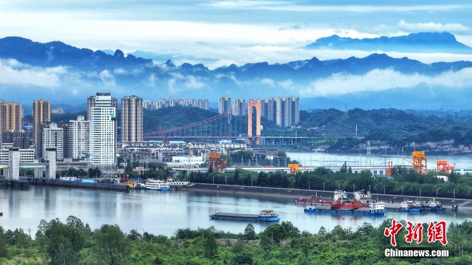 湖北宜昌雨后云霧氤氳 宛如潑墨山水畫(huà)