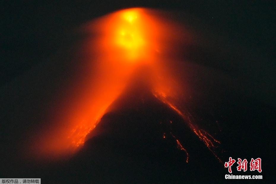 菲律賓最活躍火山噴涌巖漿 逾萬人緊急撤離