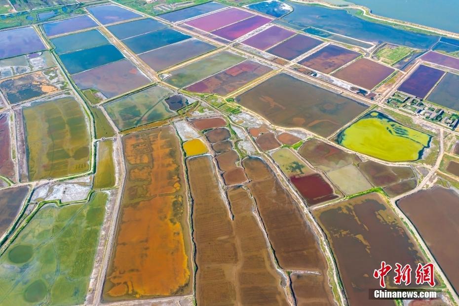 山西運(yùn)城七彩鹽湖景色美