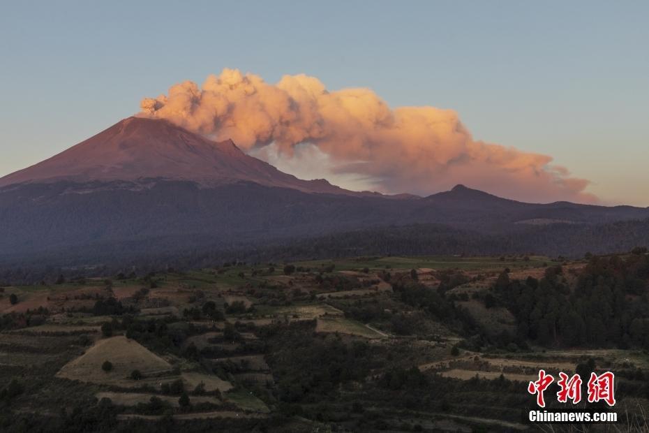 墨西哥波波卡特佩特火山持續(xù)噴發(fā)