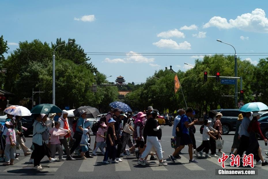 北京持續(xù)暑熱天氣 氣象臺(tái)發(fā)布高溫橙色預(yù)警