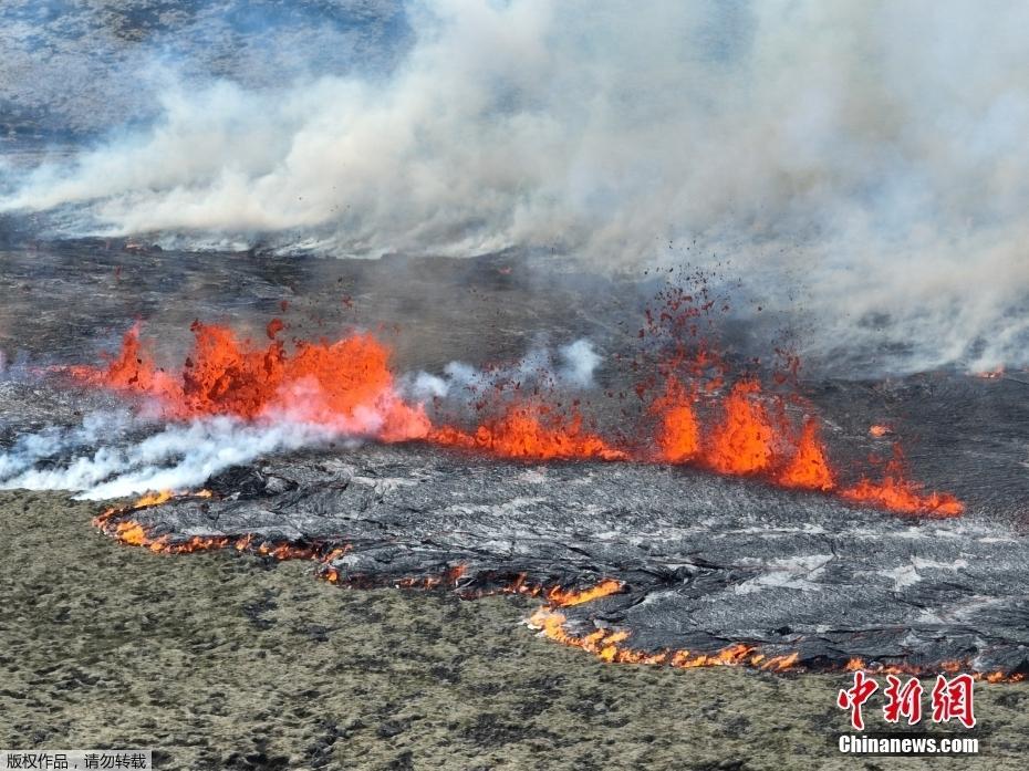 冰島首都附近一火山噴發(fā) 滾滾巖漿涌出