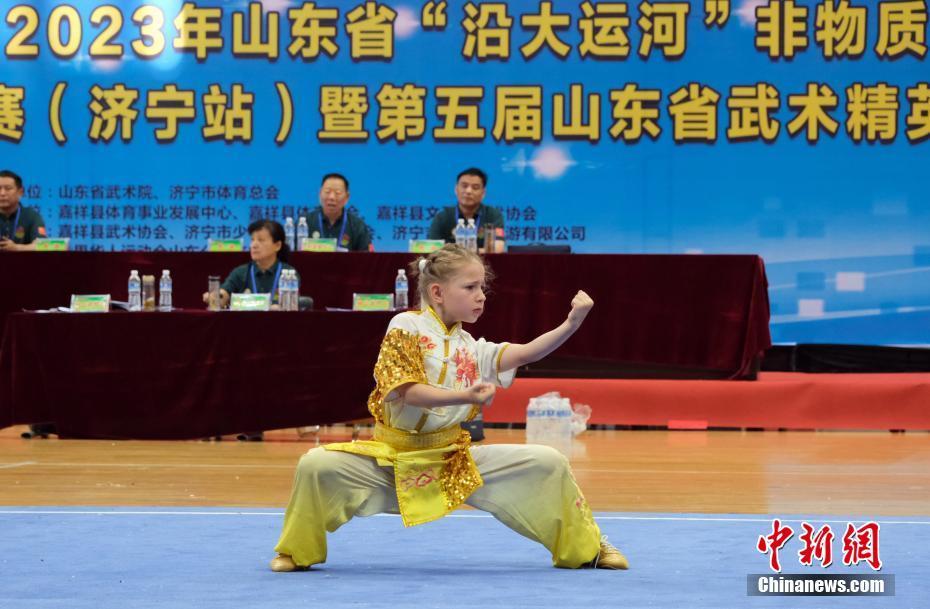 澳大利亞小兄妹山東威海學(xué)武術(shù)